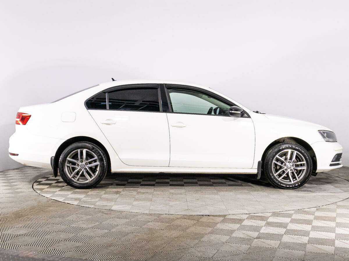 Volkswagen Jetta с пробегом — 2015 год. Фото: #3