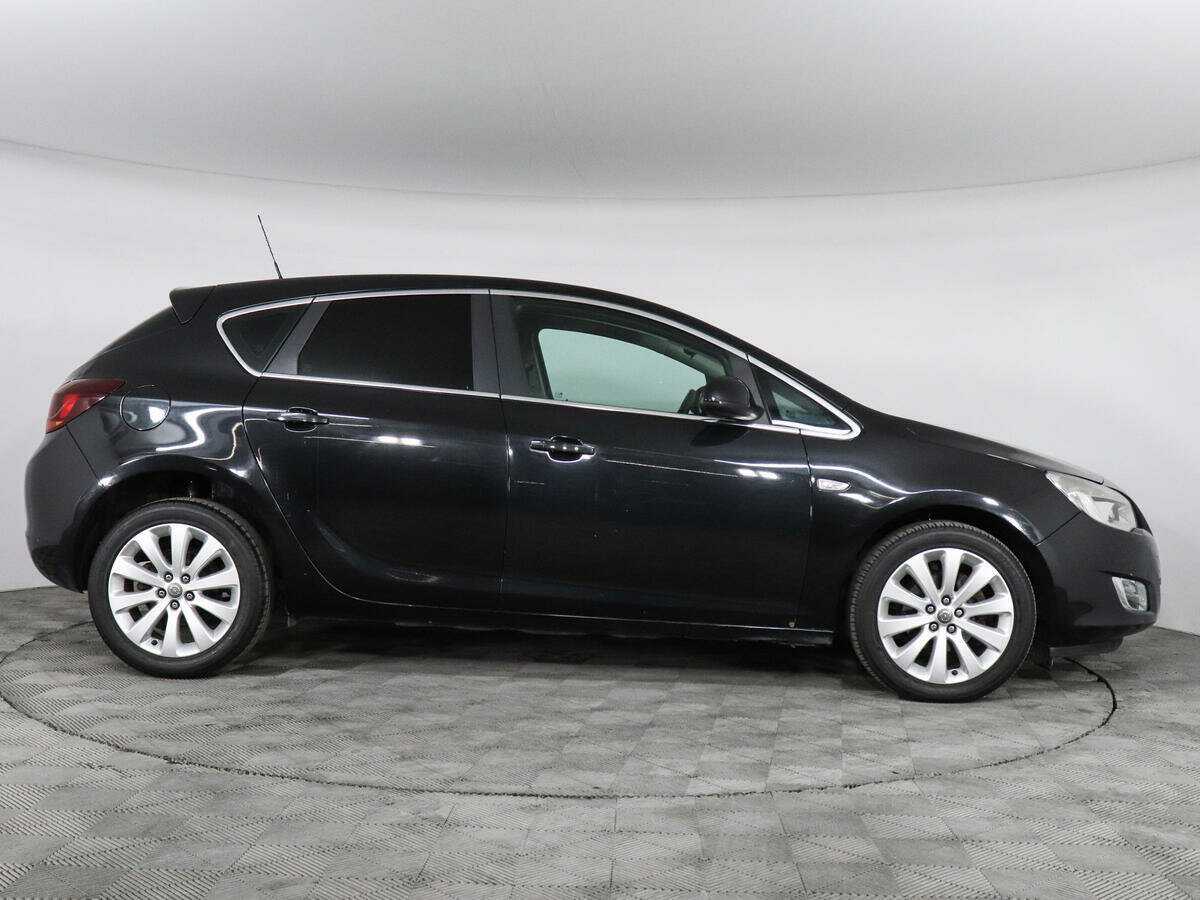 Opel Astra с пробегом — 2011 год. Фото: #3
