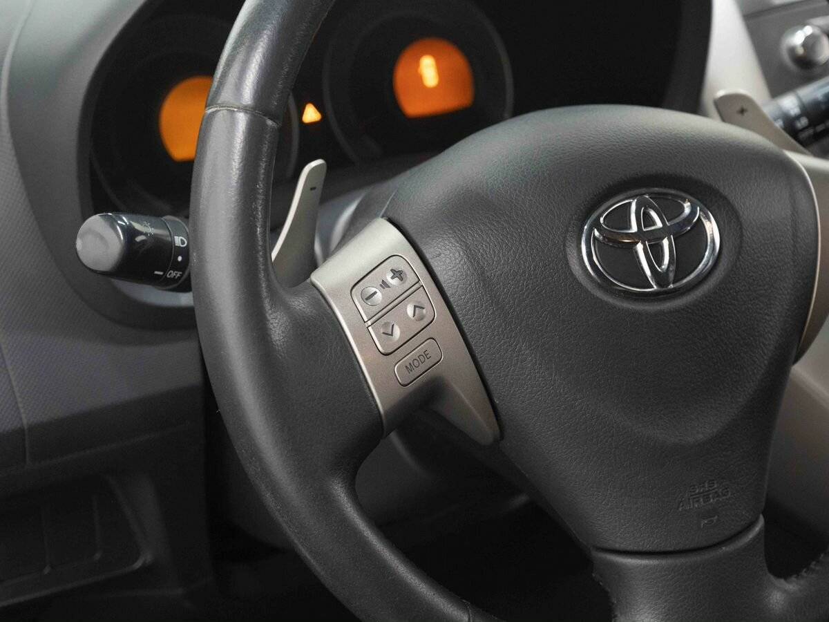 Toyota Auris с пробегом — 2008 год. Фото: #14