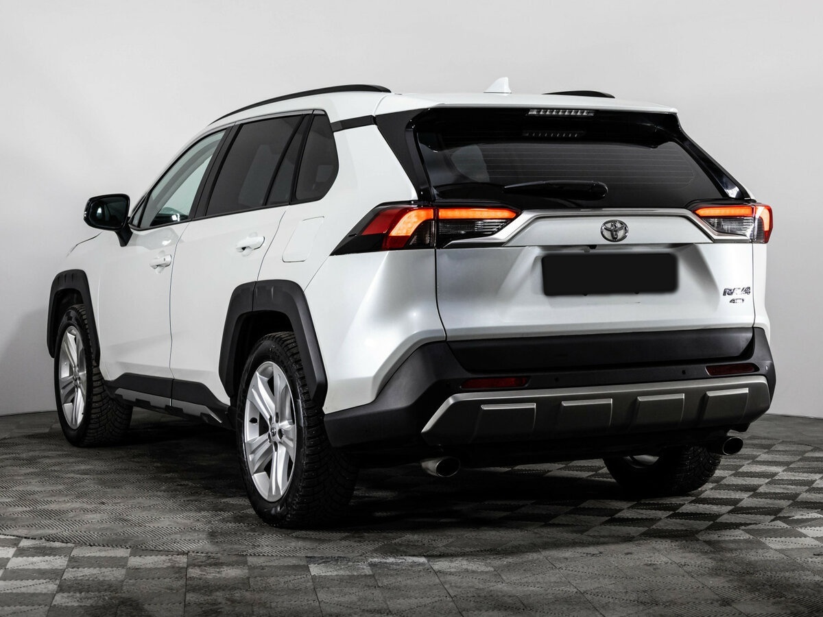 Toyota RAV4 с пробегом — 2022 год. Фото: #6