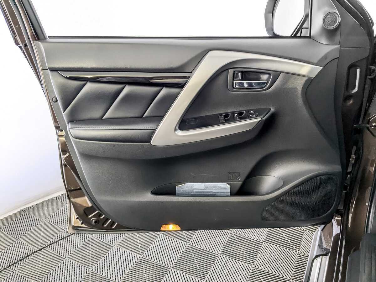 Mitsubishi Pajero Sport с пробегом — 2019 год. Фото: #14