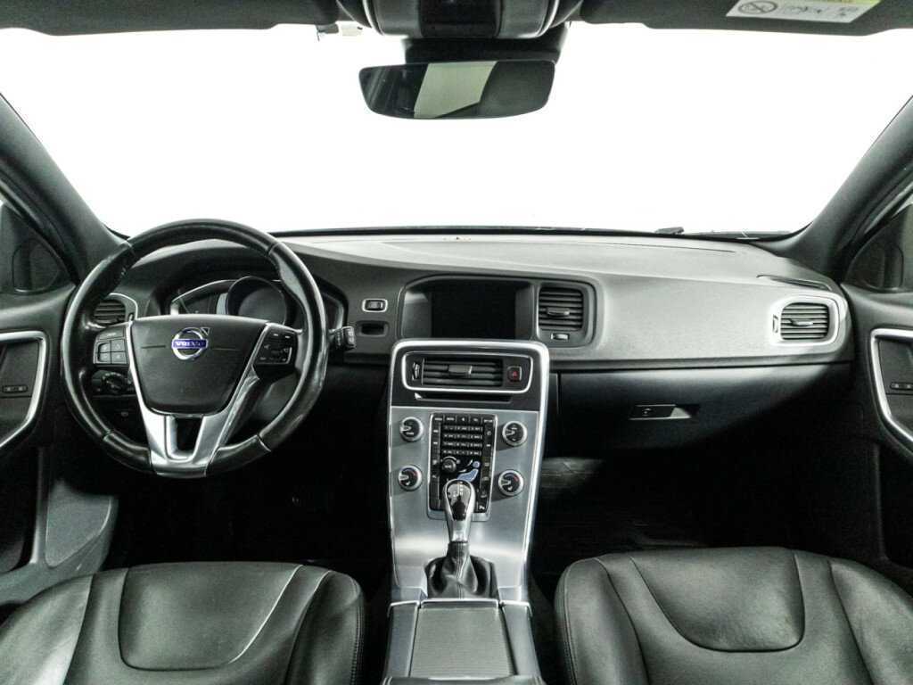 Volvo V60 Cross Country с пробегом — 2016 год. Фото: #12