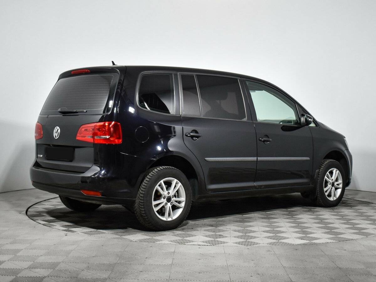 Volkswagen Touran с пробегом — 2010 год. Фото: #4