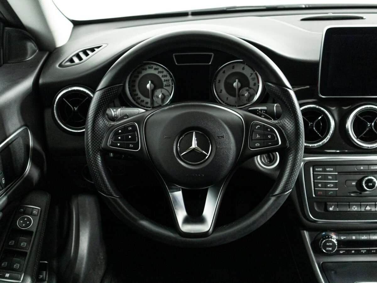 Mercedes-Benz CLA с пробегом — 2015 год. Фото: #15