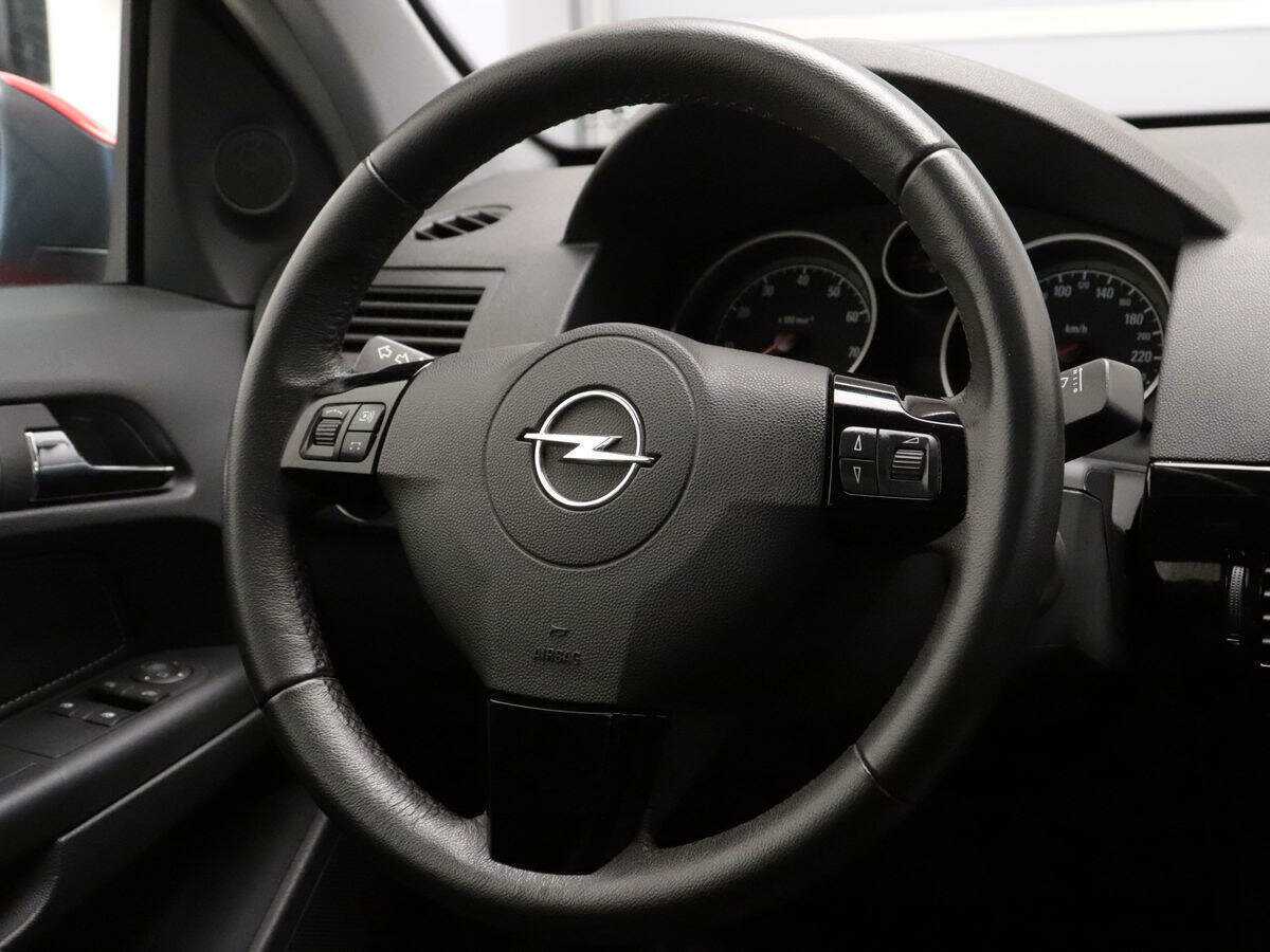 Opel Astra с пробегом — 2007 год. Фото: #10