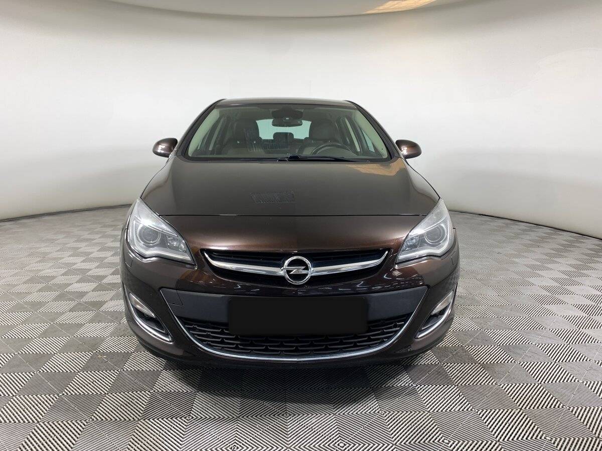 Opel Astra с пробегом — 2013 год. Фото: #1