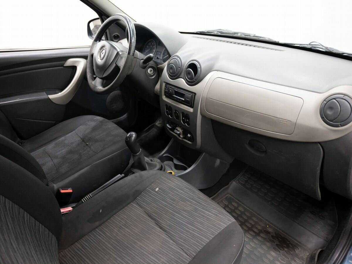 Renault Logan с пробегом — 2010 год. Фото: #11