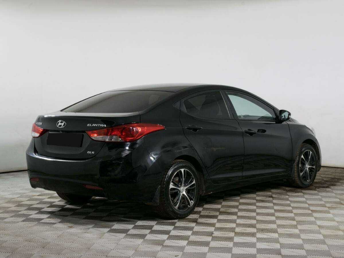 Hyundai Elantra с пробегом — 2012 год. Фото: #4