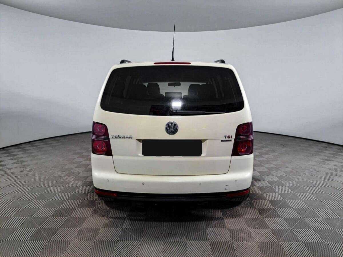 Volkswagen Touran с пробегом — 2010 год. Фото: #5