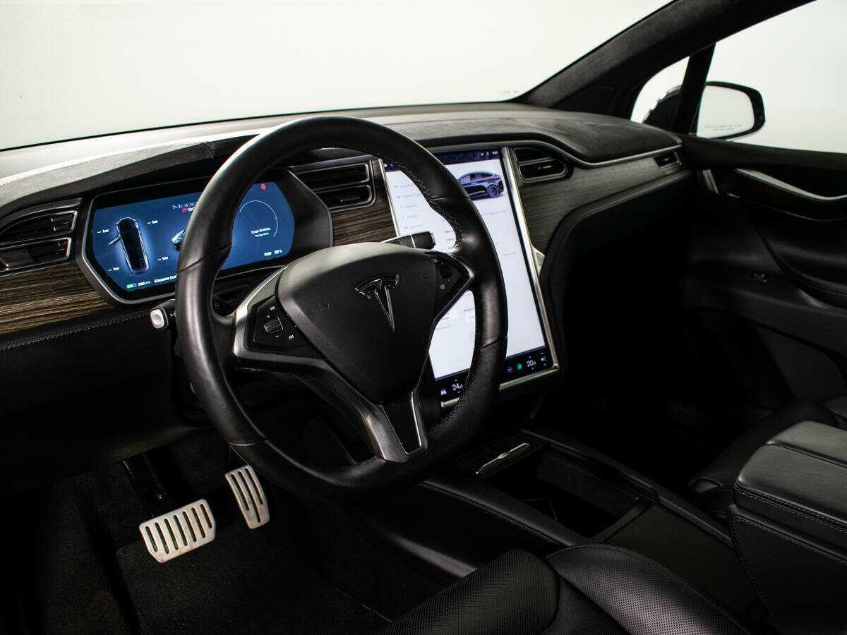 Tesla Model X с пробегом — 2016 год. Фото: #11
