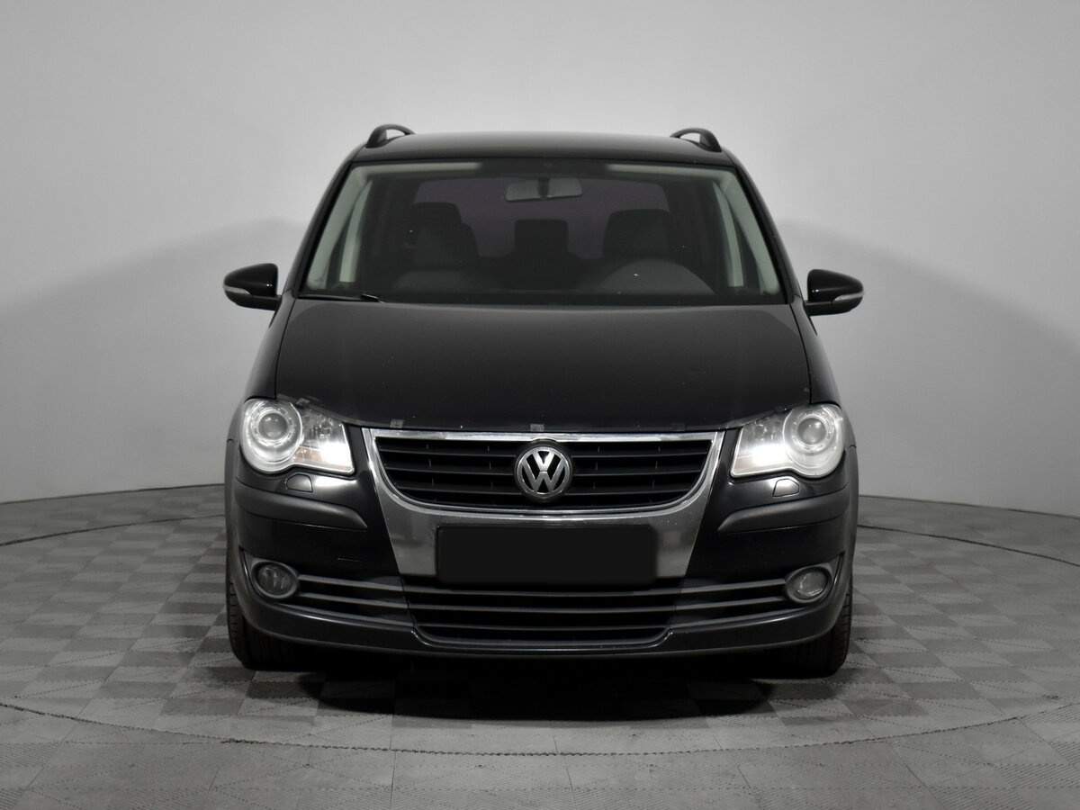 Volkswagen Touran с пробегом — 2010 год. Фото: #1