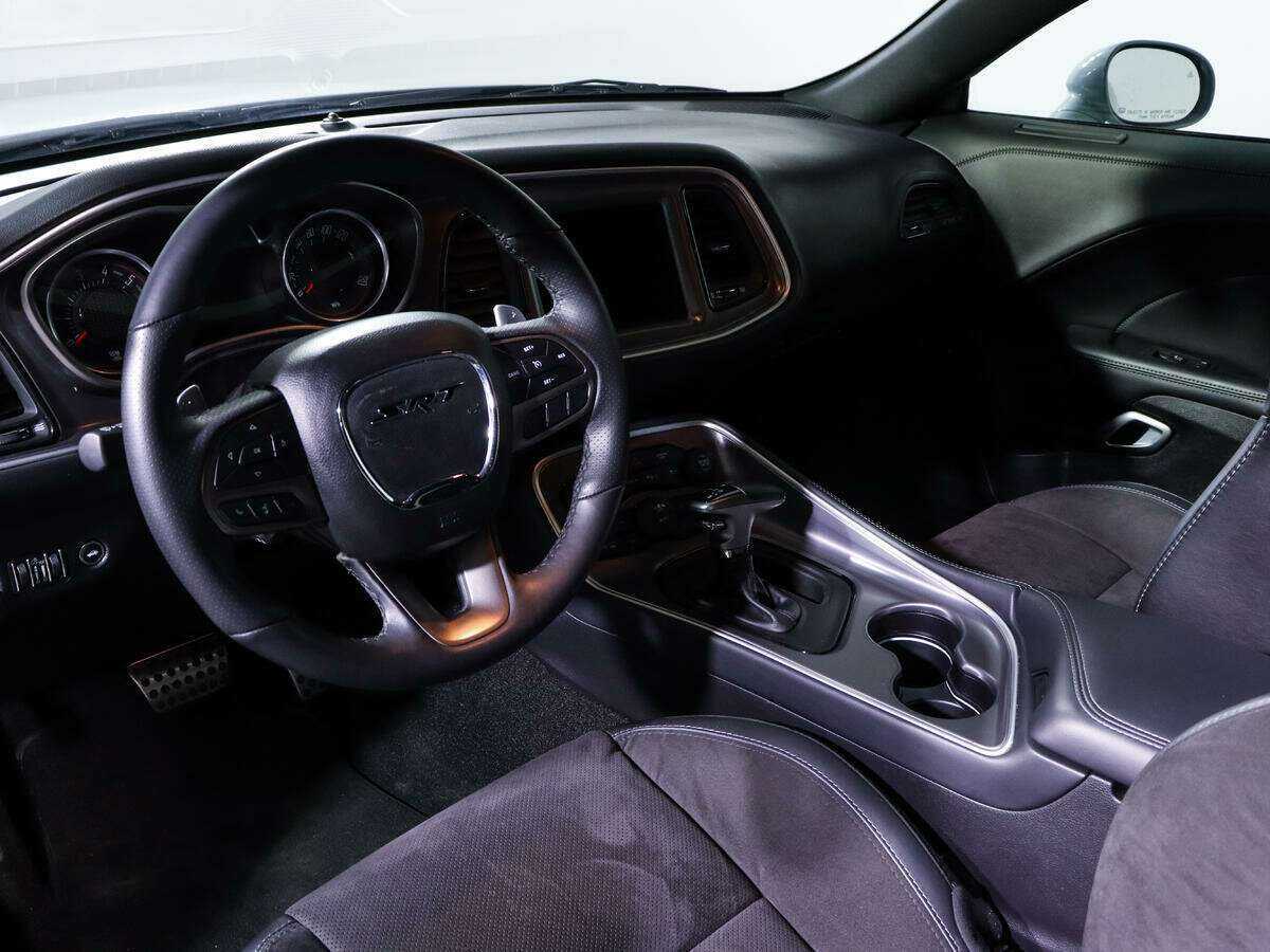 Dodge Challenger с пробегом — 2021 год. Фото: #12