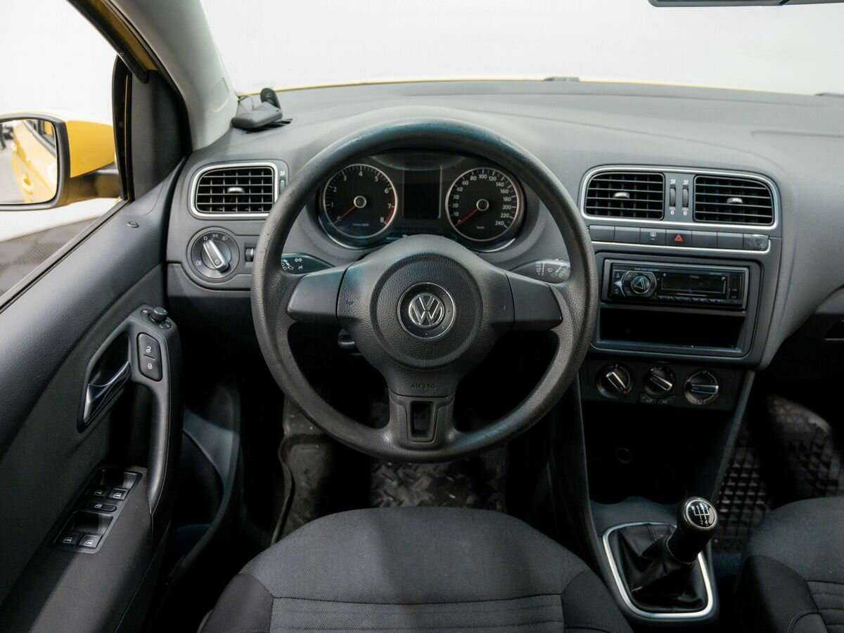 Volkswagen Polo с пробегом — 2011 год. Фото: #11