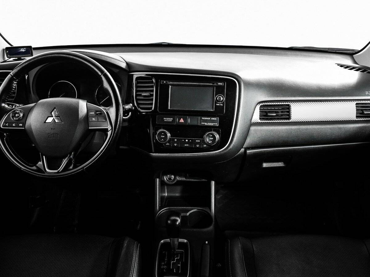 Mitsubishi Outlander с пробегом — 2015 год. Фото: #10