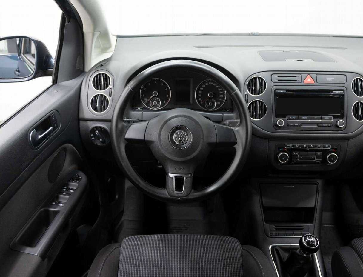 Volkswagen Golf Plus с пробегом — 2011 год. Фото: #13