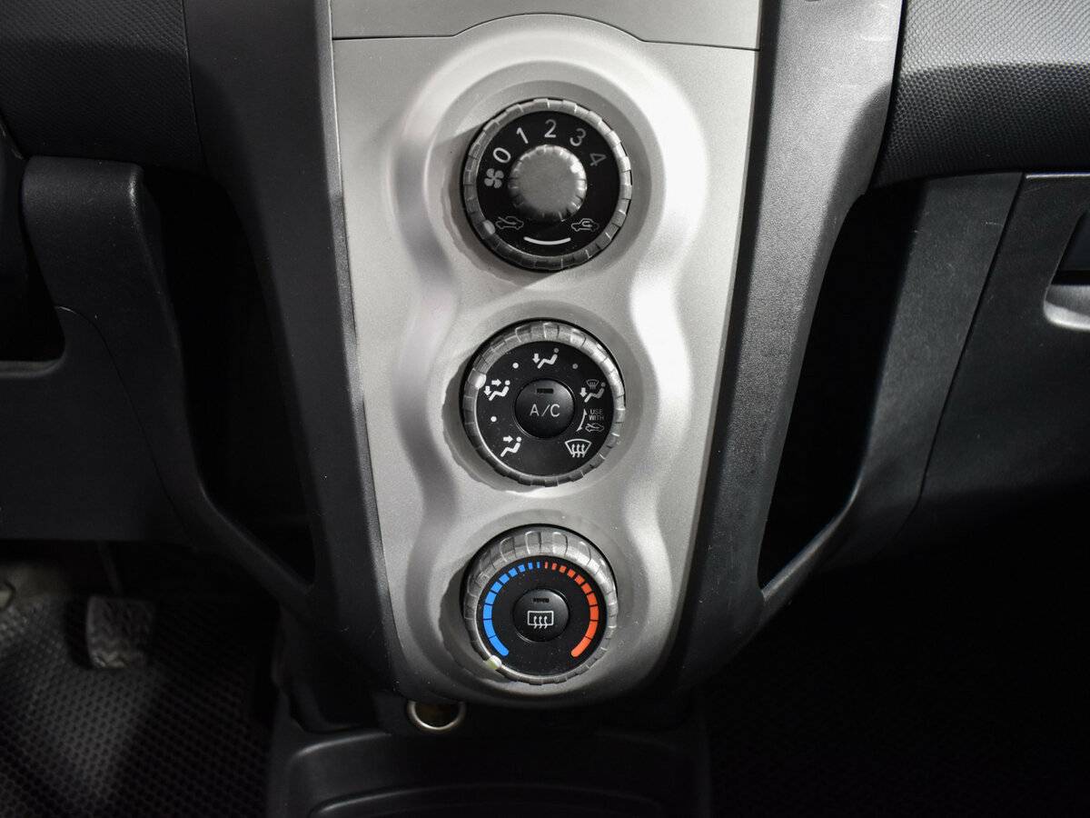 Toyota Yaris с пробегом — 2008 год. Фото: #14