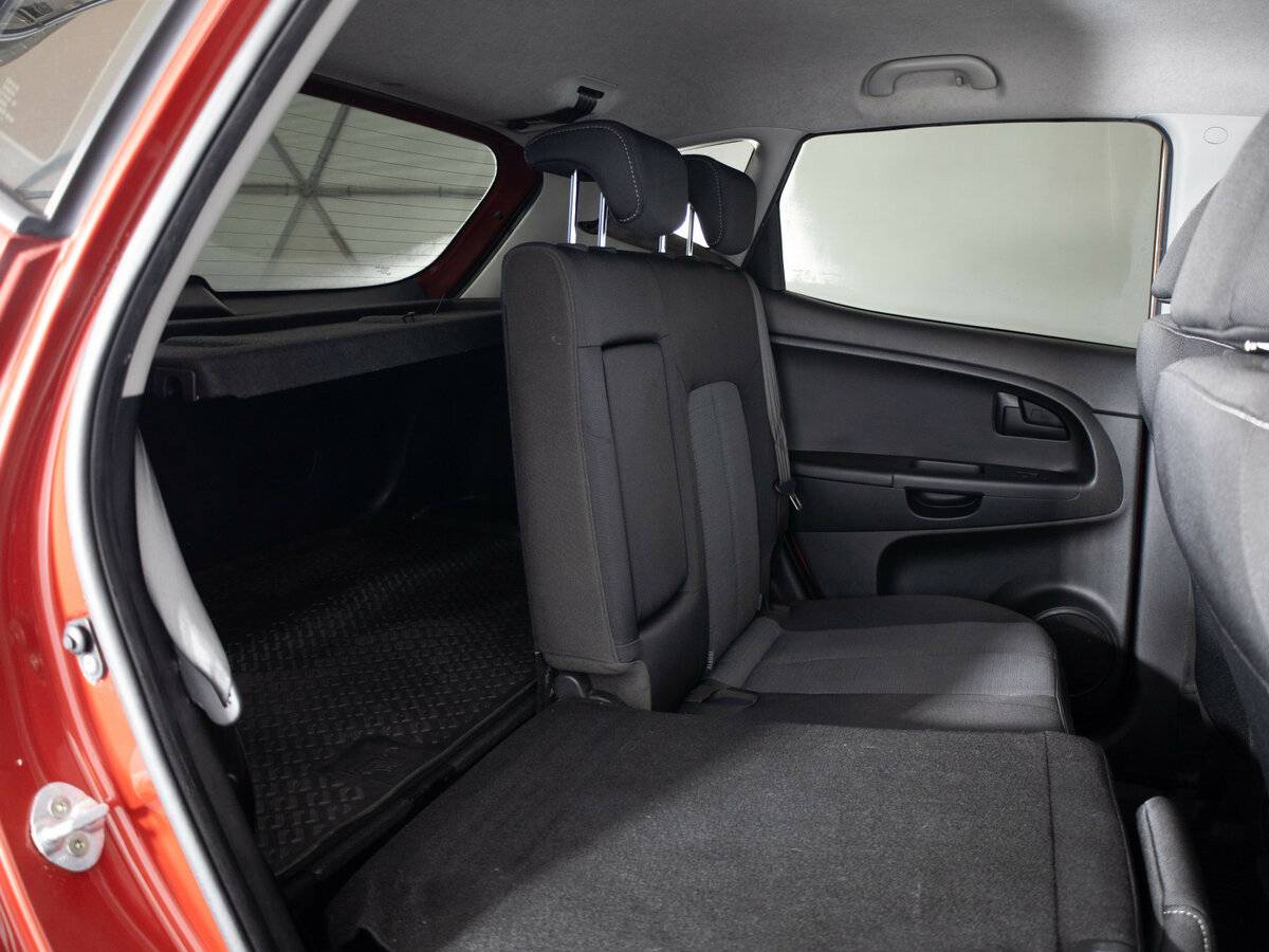 Kia Venga с пробегом — 2012 год. Фото: #10
