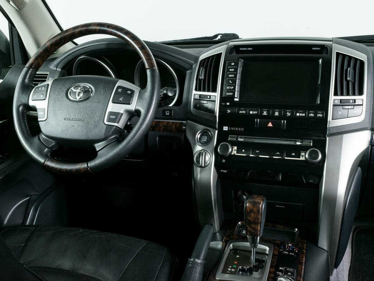 Toyota Land Cruiser с пробегом — 2013 год. Фото: #11