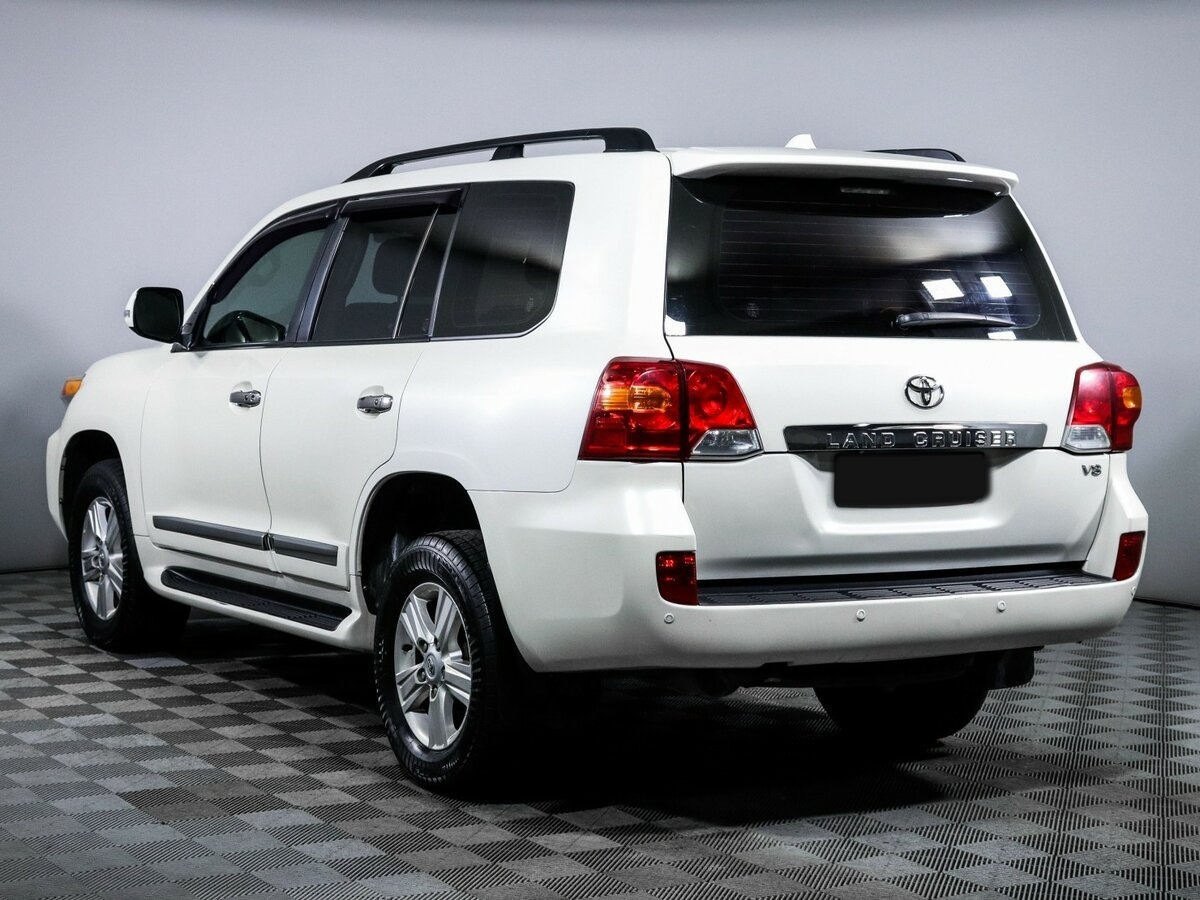 Toyota Land Cruiser с пробегом — 2014 год. Фото: #6