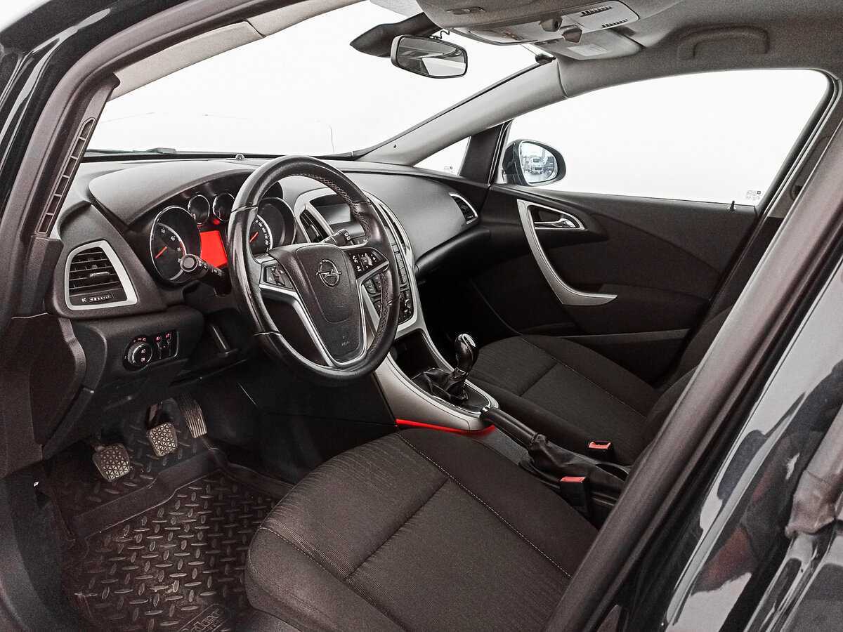 Opel Astra с пробегом — 2011 год. Фото: #13