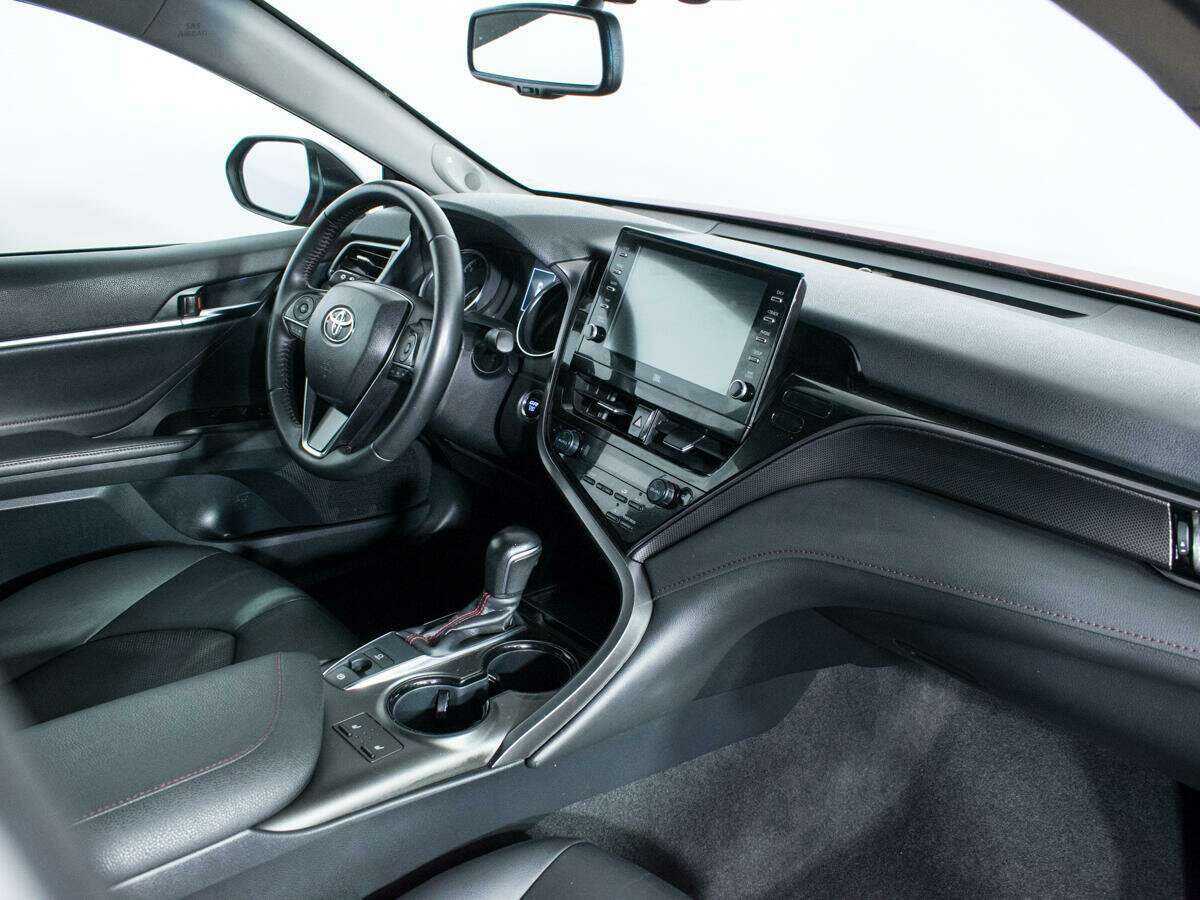 Toyota Camry с пробегом — 2021 год. Фото: #8