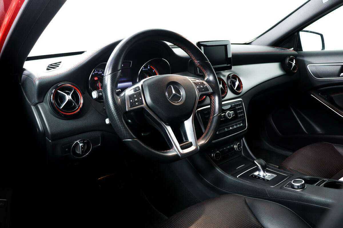 Mercedes-Benz GLA AMG с пробегом — 2015 год. Фото: #12