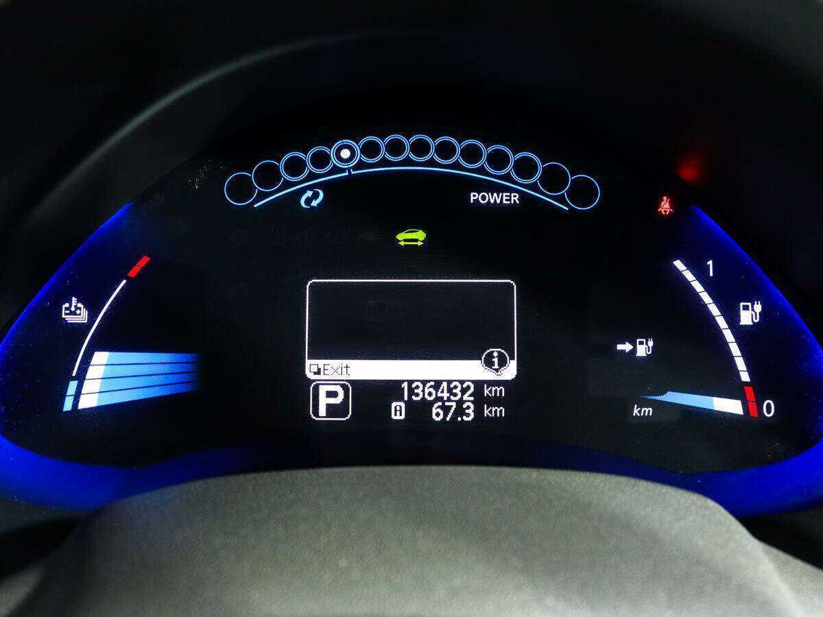 Nissan Leaf с пробегом — 2011 год. Фото: #8