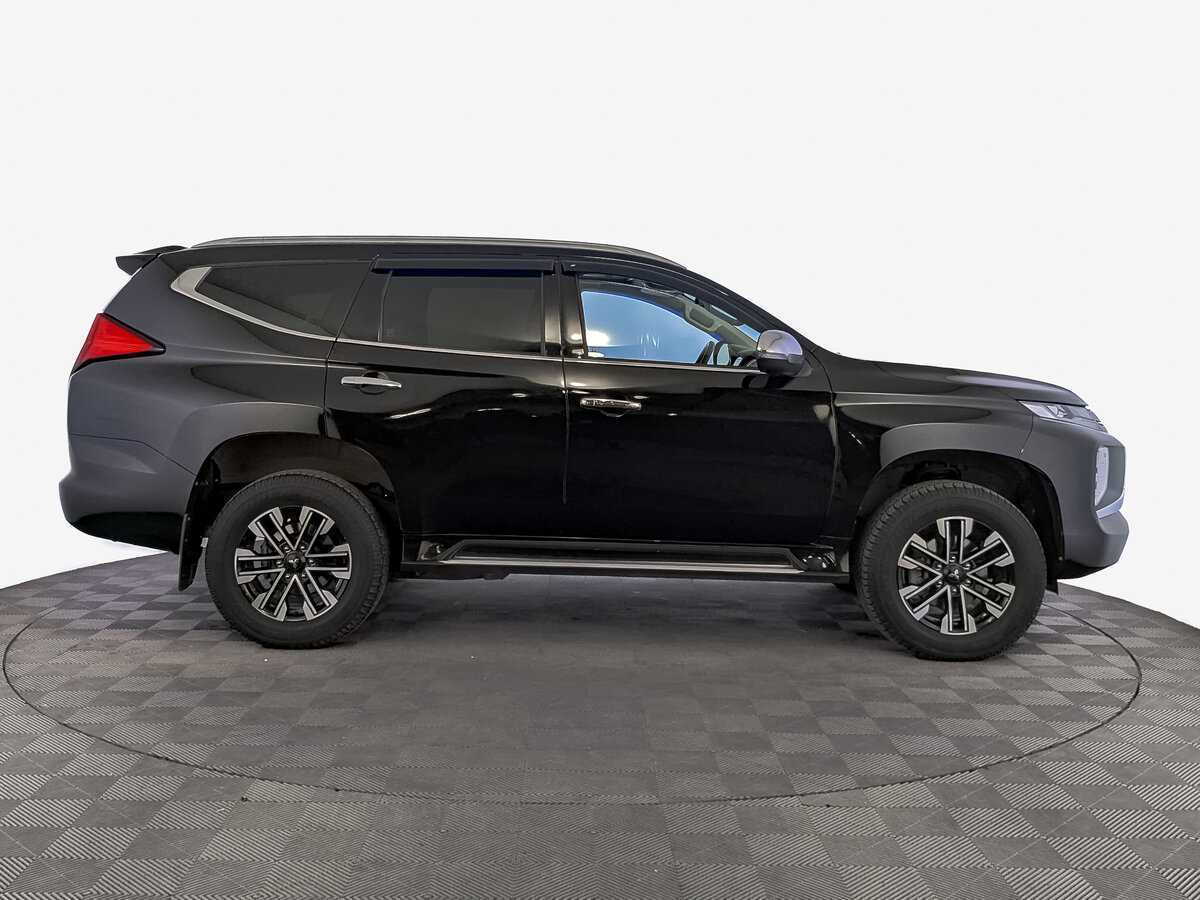 Mitsubishi Montero Sport с пробегом — 2023 год. Фото: #3
