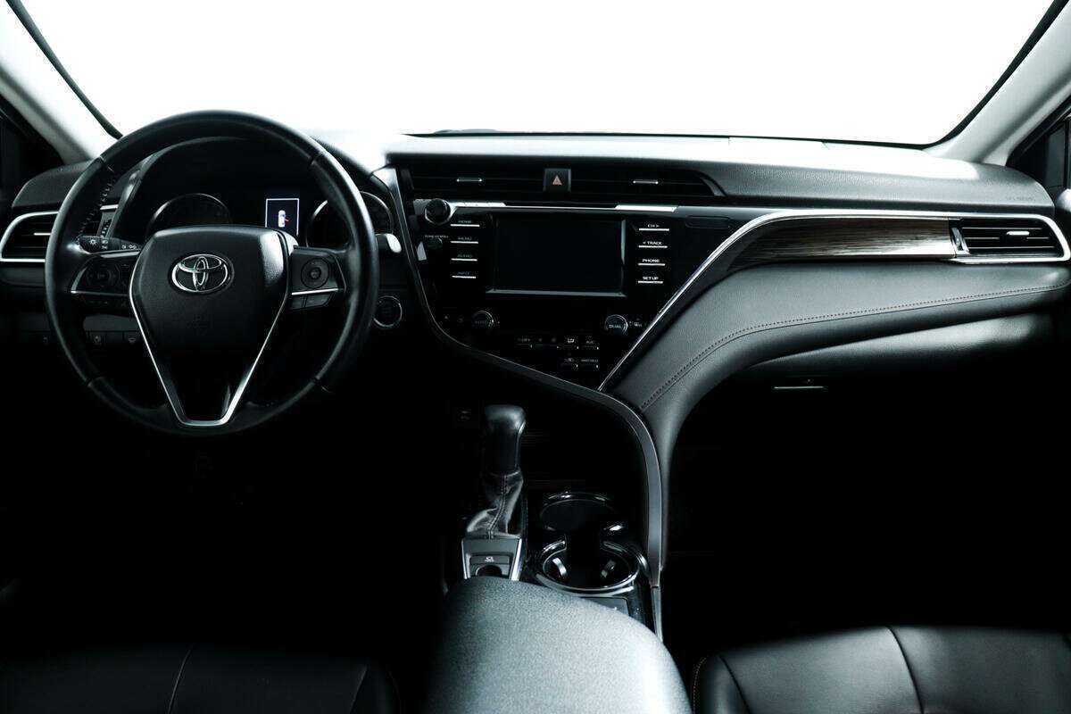 Toyota Camry с пробегом — 2019 год. Фото: #10