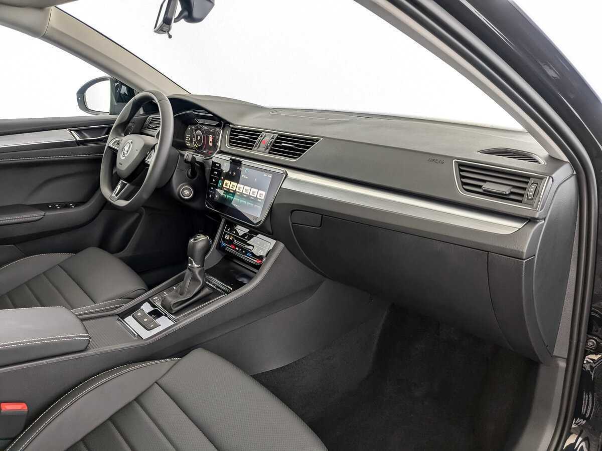 Skoda Superb с пробегом — 2024 год. Фото: #9