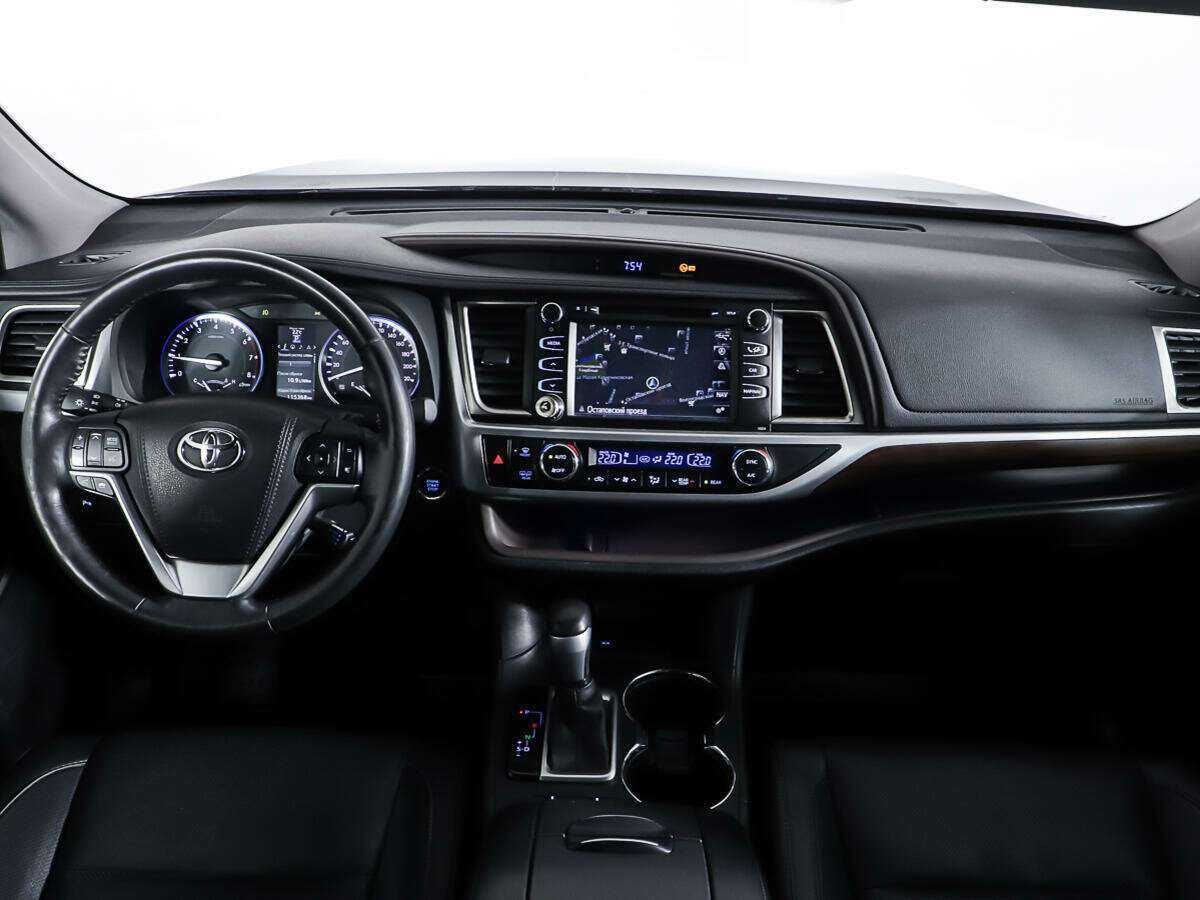 Toyota Highlander с пробегом — 2015 год. Фото: #10