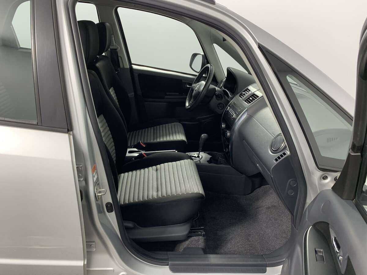 Suzuki SX4 с пробегом — 2010 год. Фото: #14