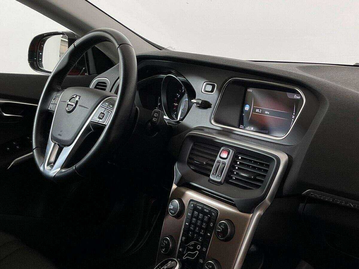 Volvo V40 Cross Country с пробегом — 2018 год. Фото: #8