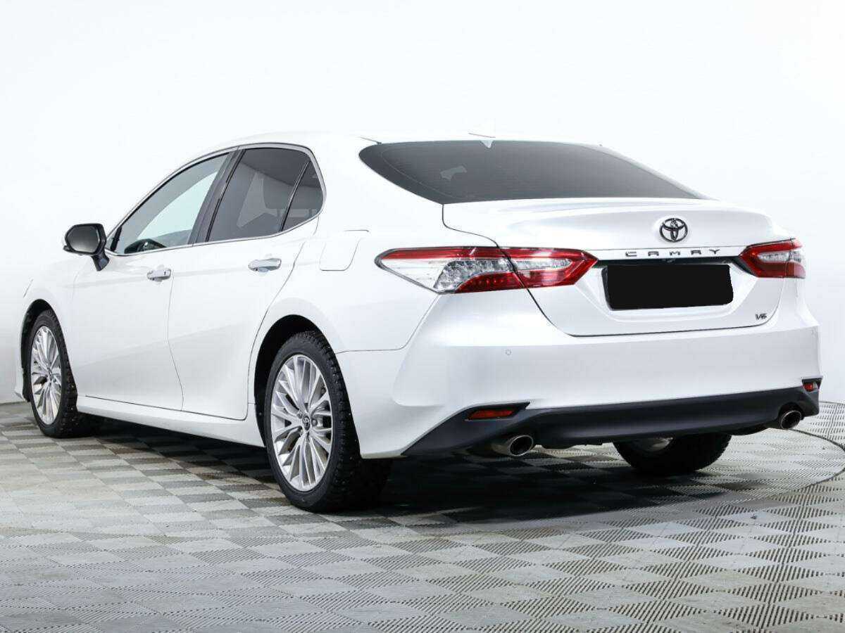 Toyota Camry с пробегом — 2019 год. Фото: #6