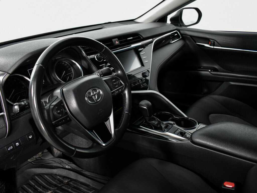Toyota Camry с пробегом — 2018 год. Фото: #6