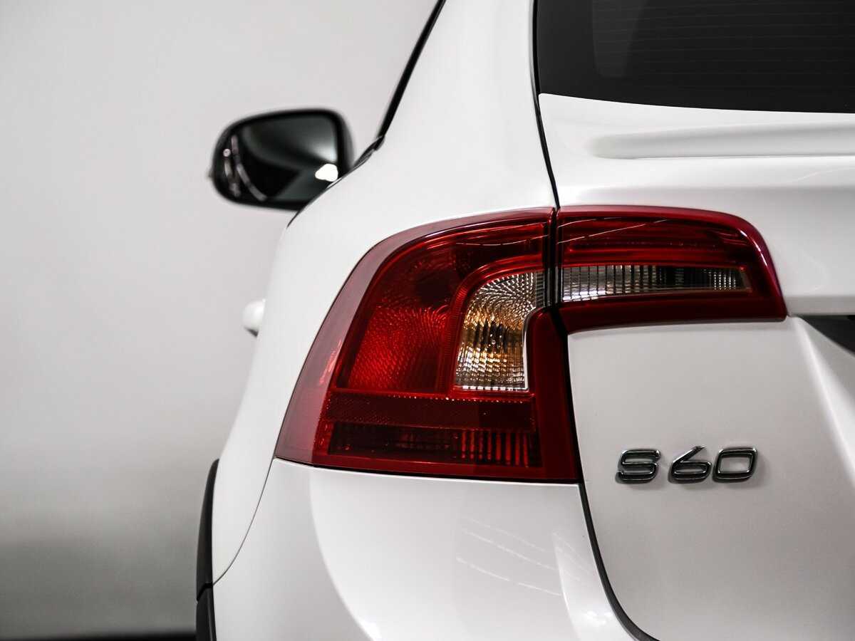 Volvo S60 Cross Country с пробегом — 2015 год. Фото: #14
