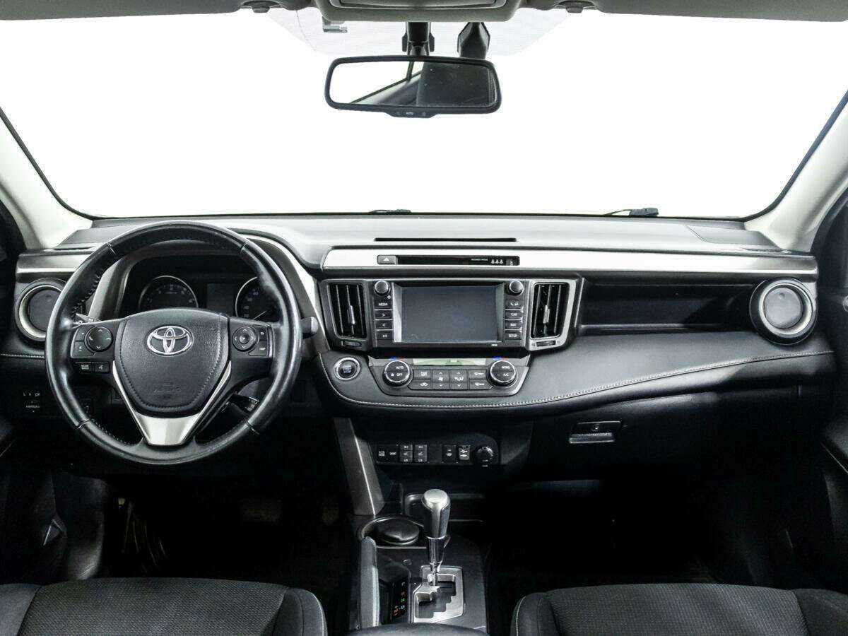 Toyota RAV4 с пробегом — 2017 год. Фото: #12