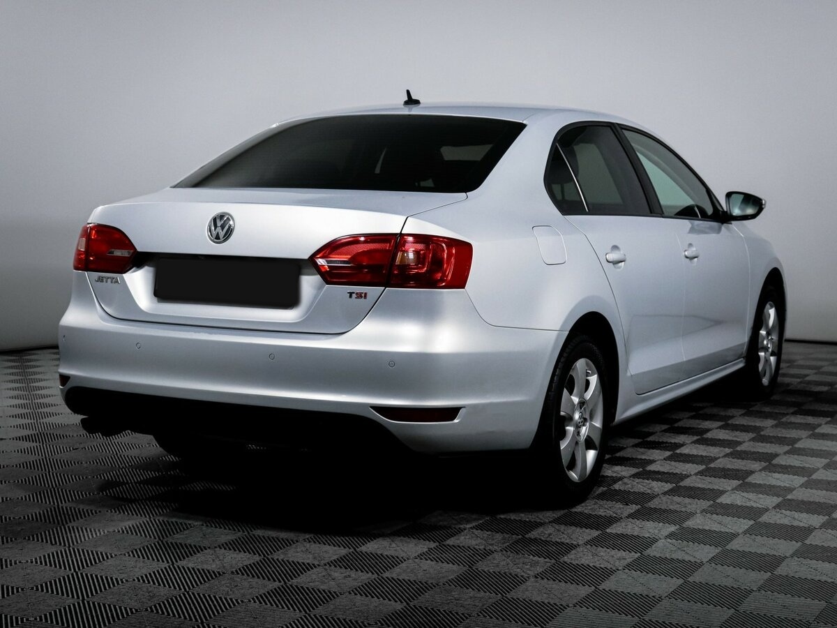 Volkswagen Jetta с пробегом — 2011 год. Фото: #3