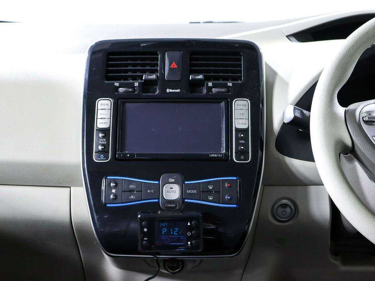 Nissan Leaf с пробегом — 2011 год. Фото: #10