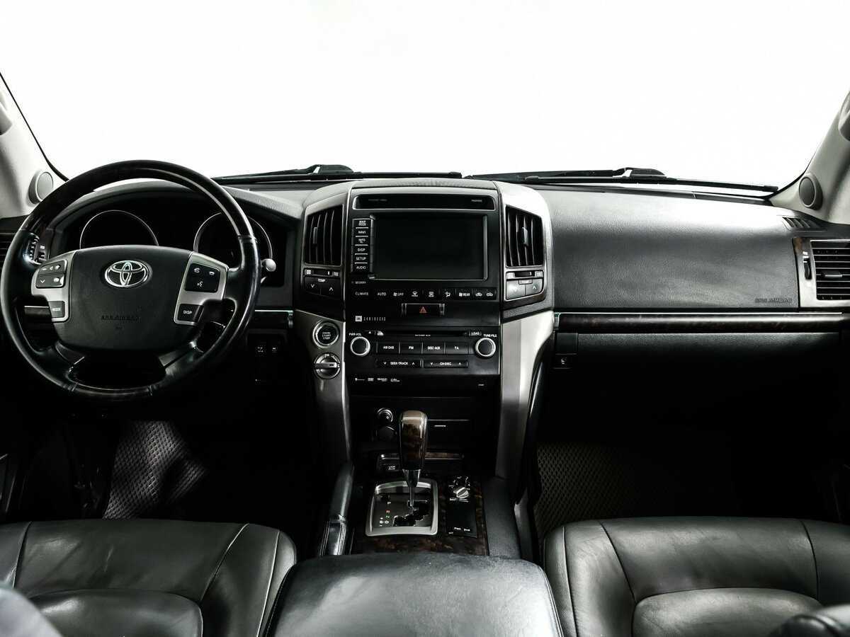 Toyota Land Cruiser с пробегом — 2010 год. Фото: #10