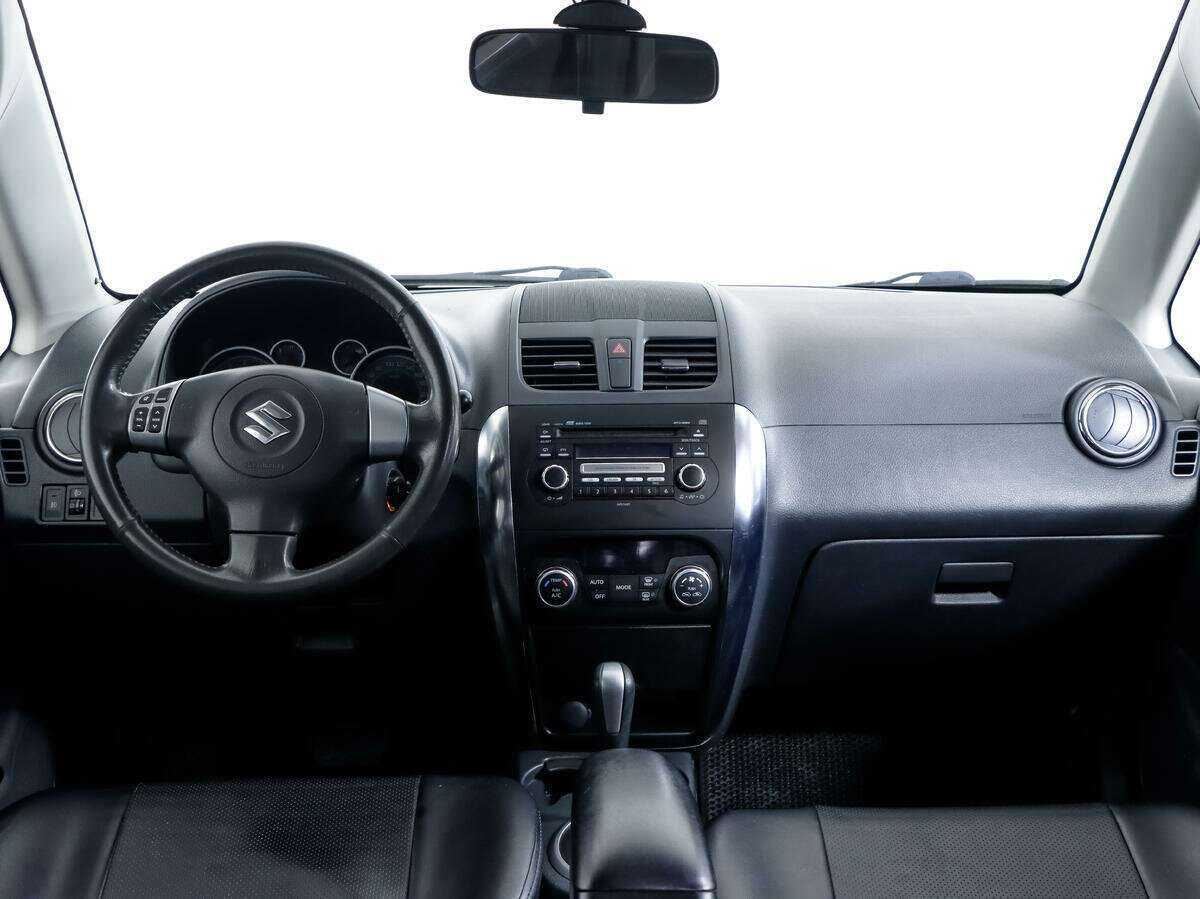 Suzuki SX4 с пробегом — 2010 год. Фото: #9