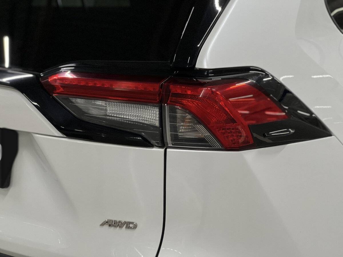 Toyota RAV4 с пробегом — 2021 год. Фото: #8