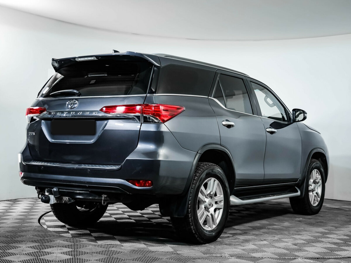 Toyota Fortuner с пробегом — 2017 год. Фото: #4