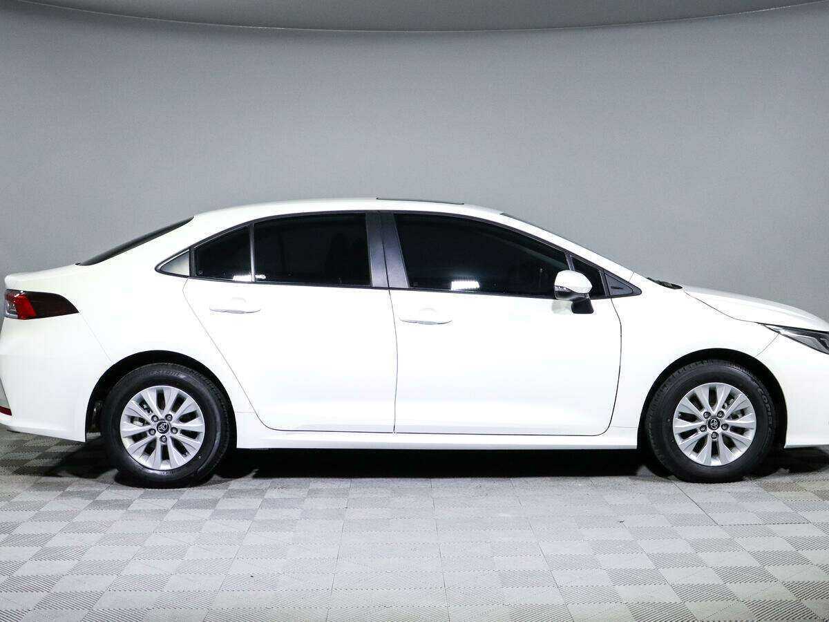 Toyota Corolla с пробегом — 2022 год. Фото: #3