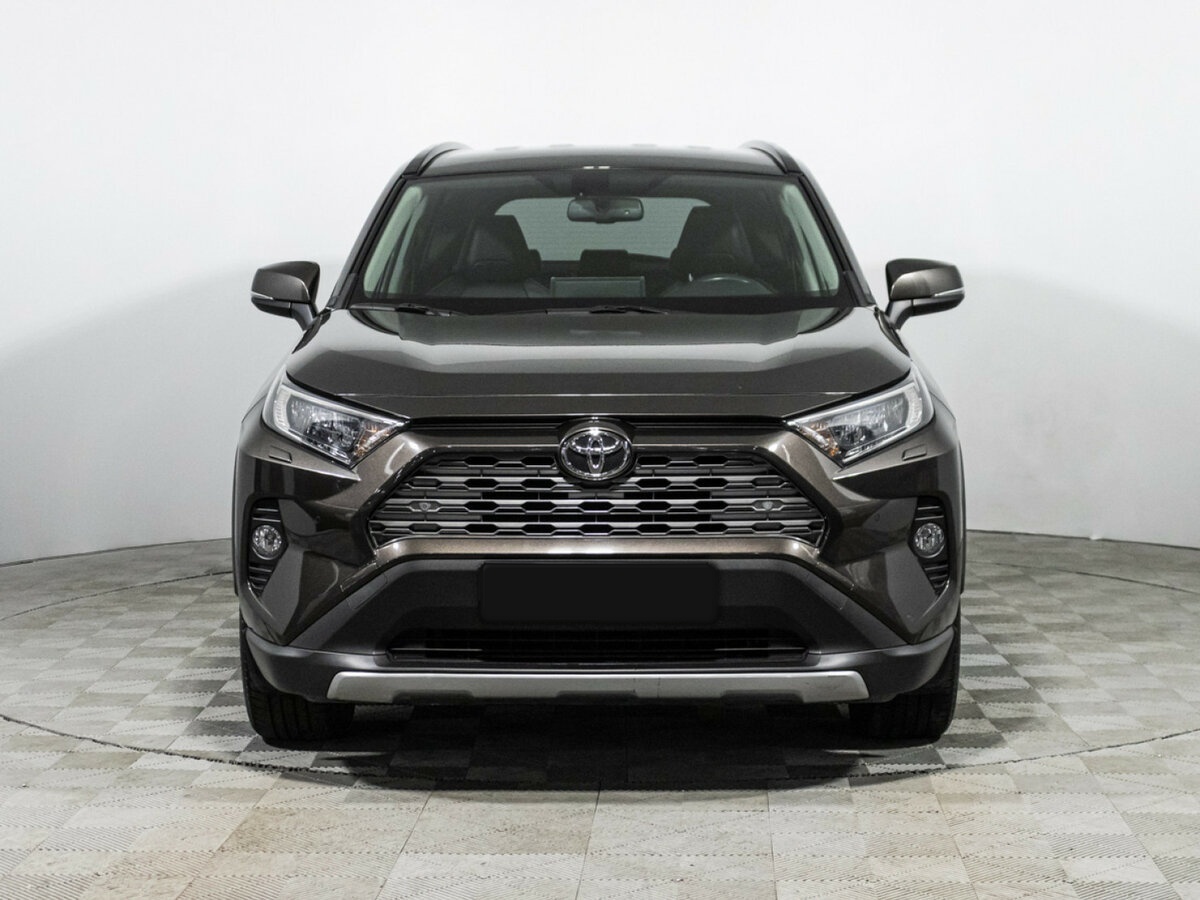 Toyota RAV4 с пробегом — 2020 год. Фото: #1