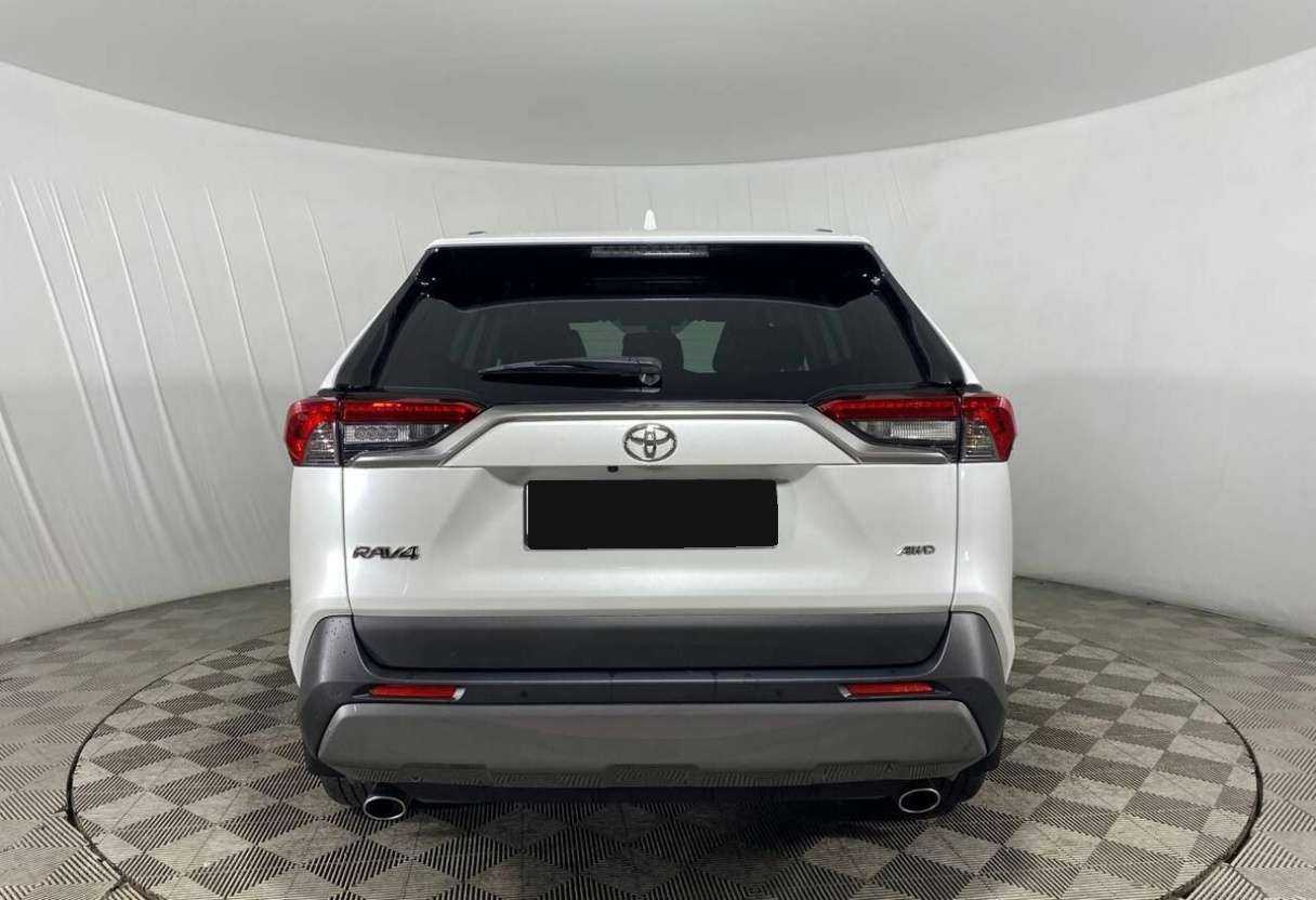 Toyota RAV4 с пробегом — 2021 год. Фото: #5