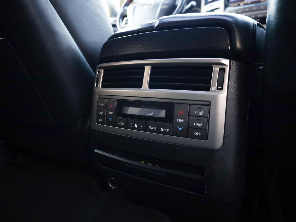 Lexus LX с пробегом — 2012 год. Фото: #18