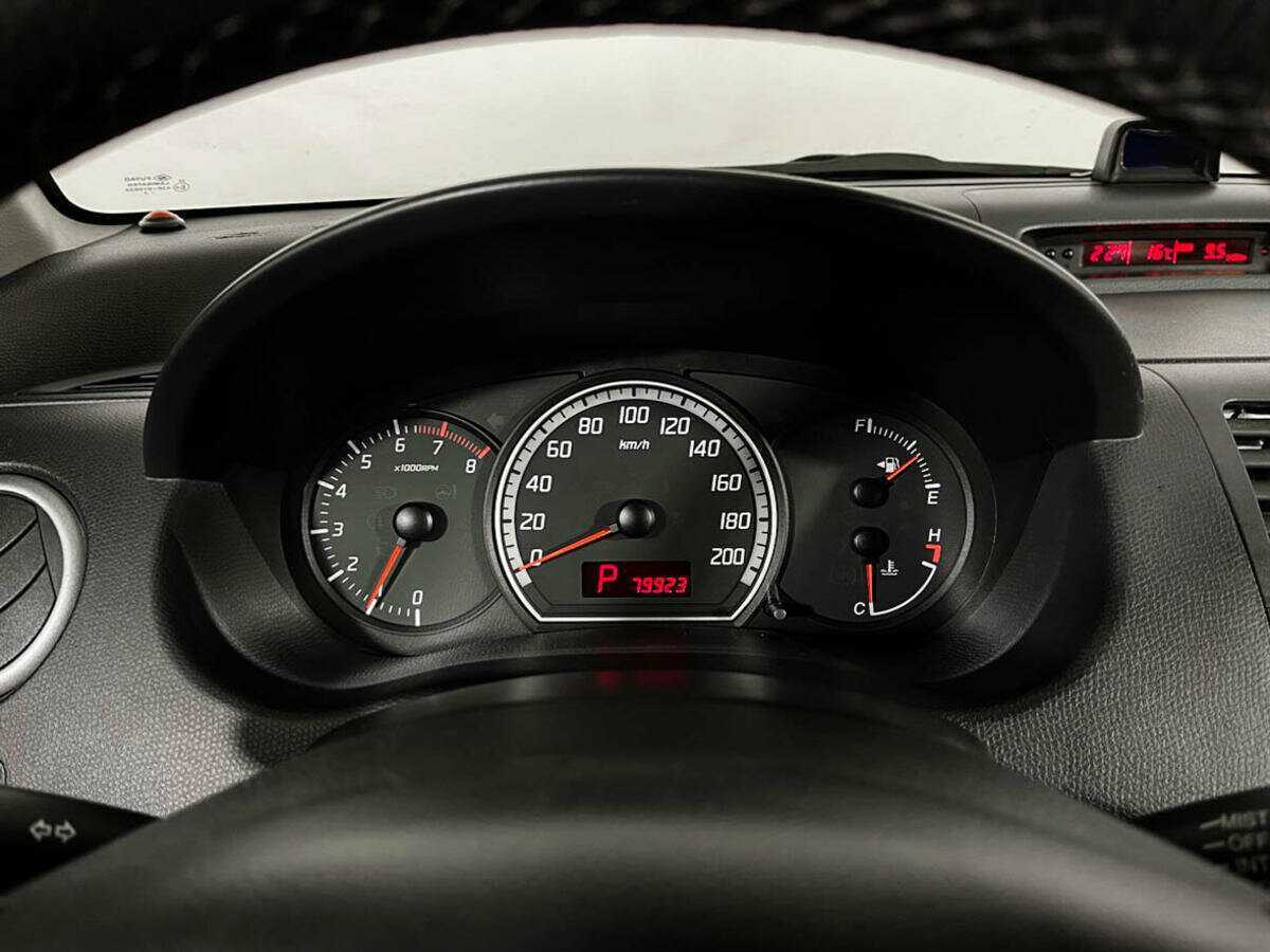 Suzuki Swift с пробегом — 2009 год. Фото: #10