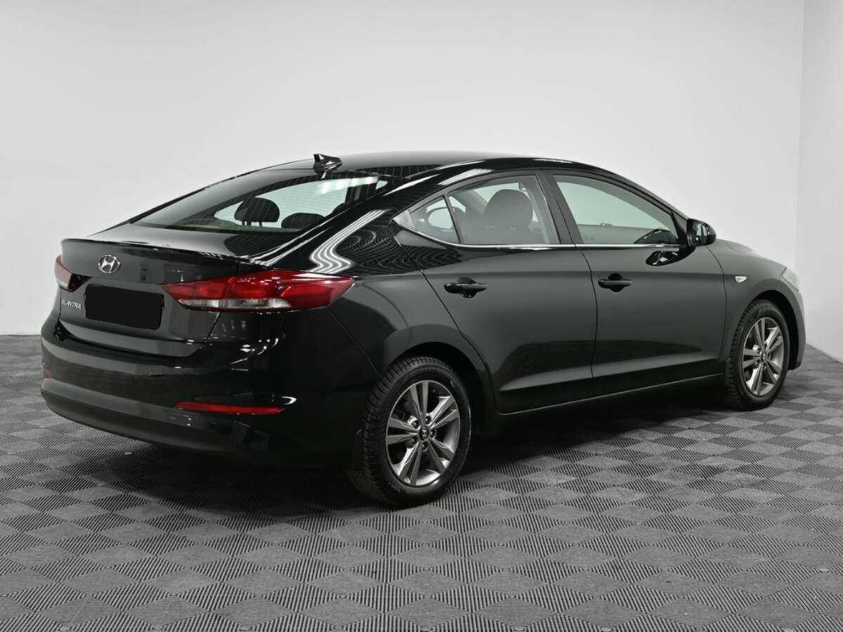 Hyundai Elantra с пробегом — 2017 год. Фото: #1