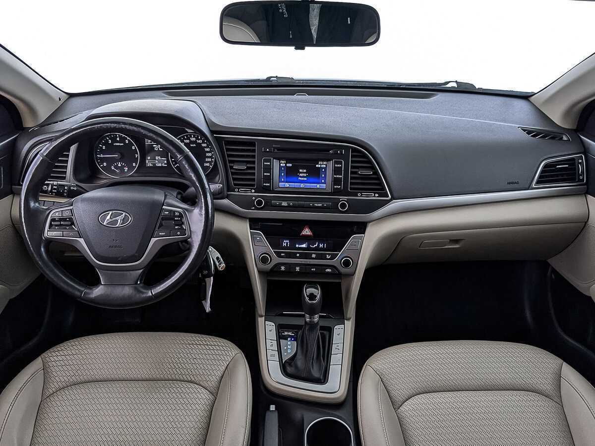 Hyundai Elantra с пробегом — 2017 год. Фото: #13